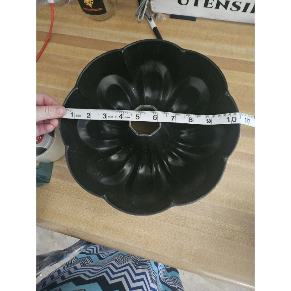 Vintage WESTBEND Heavy Aluminum Bundt Cake Pan, 